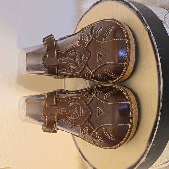 Proper Leather Sandals - Picture 3 of 11